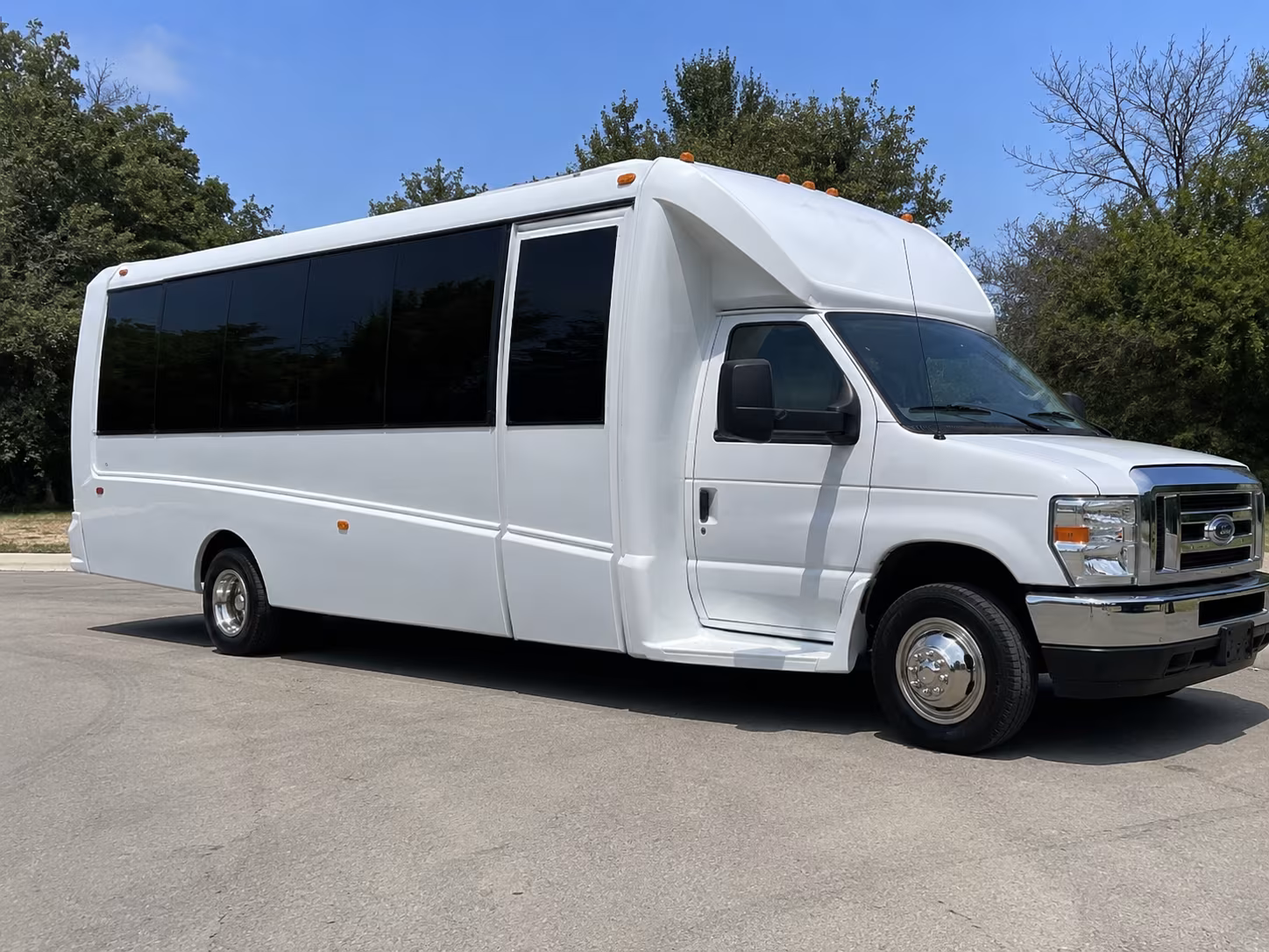 Birmingham Winery Tour & Pub Crawl Transportation party bus exterior