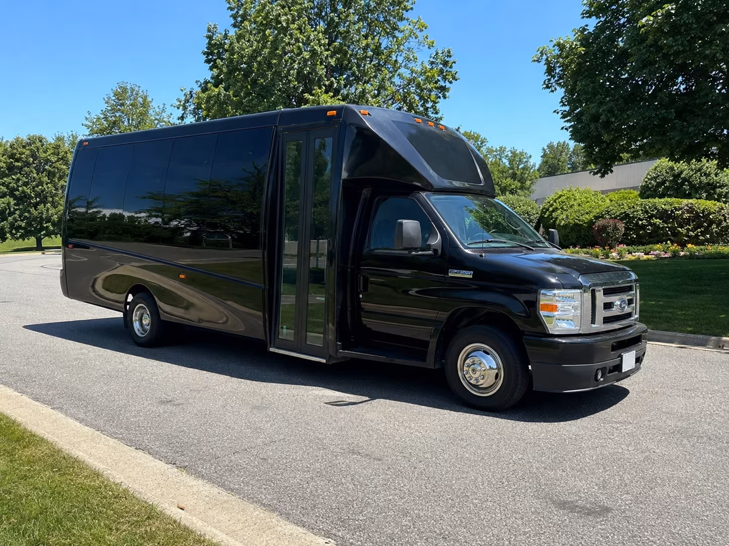 Birmingham Winery Tour & Pub Crawl Transportation party bus exterior