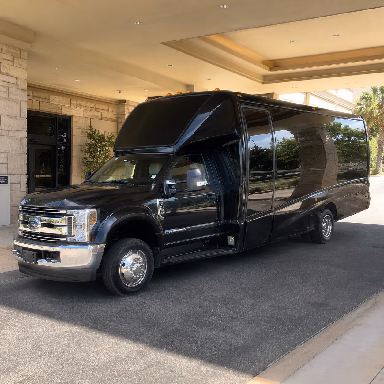 Tuscaloosa Winery Tour & Pub Crawl Transportation